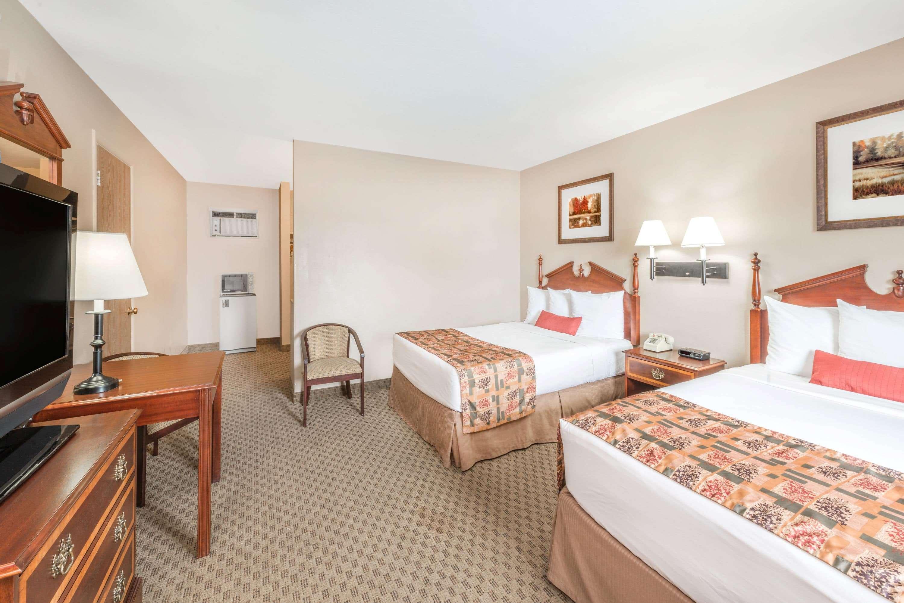 Days Inn By Wyndham שואו לואו מראה חיצוני תמונה