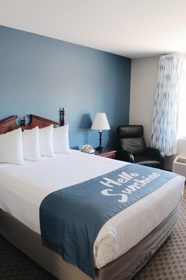 Days Inn By Wyndham שואו לואו מראה חיצוני תמונה